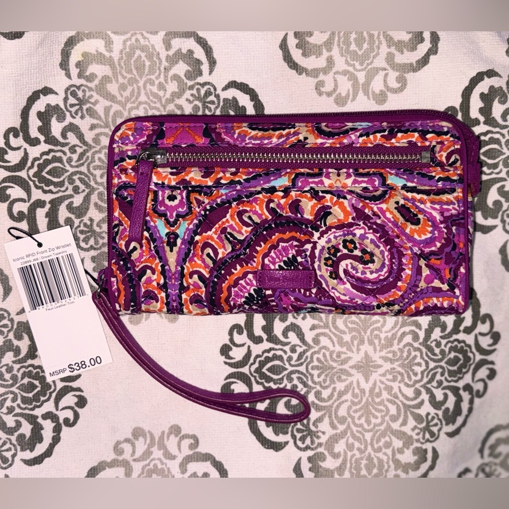 NWT Vera Bradley Iconic RFID Front Zip Wristlet